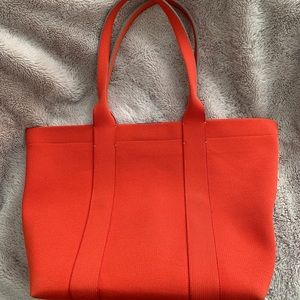 Rothy’s essential tote in poppy